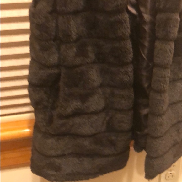 Brown super soft faux fur vest from Talbots - Picture 4 of 4